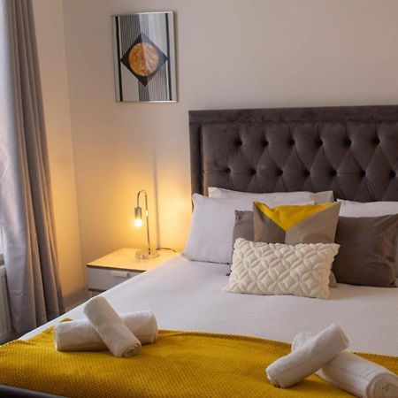 Shm Stays Hs2 Workers Great For Long Term Stays & Short Stays, 15 Min Drive To City Centre & Airport 2 Min Walk To Shops And Train Station Birmingham Exterior foto